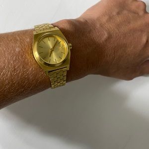 Nixon small time teller
